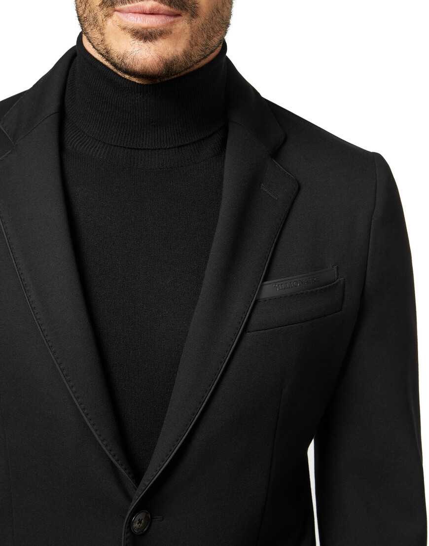 Товар черного цвета с внутренней стороны