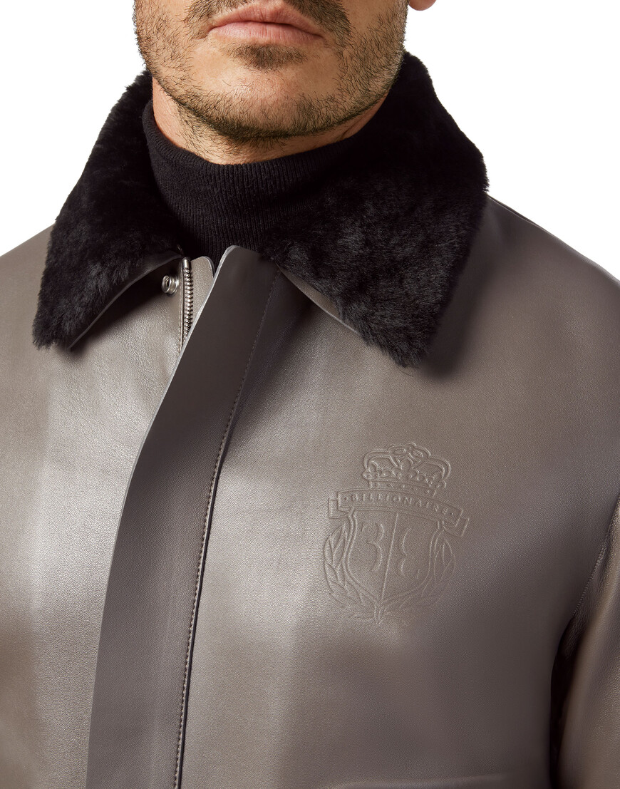 кожаная куртка  из проверенных материалов спереди