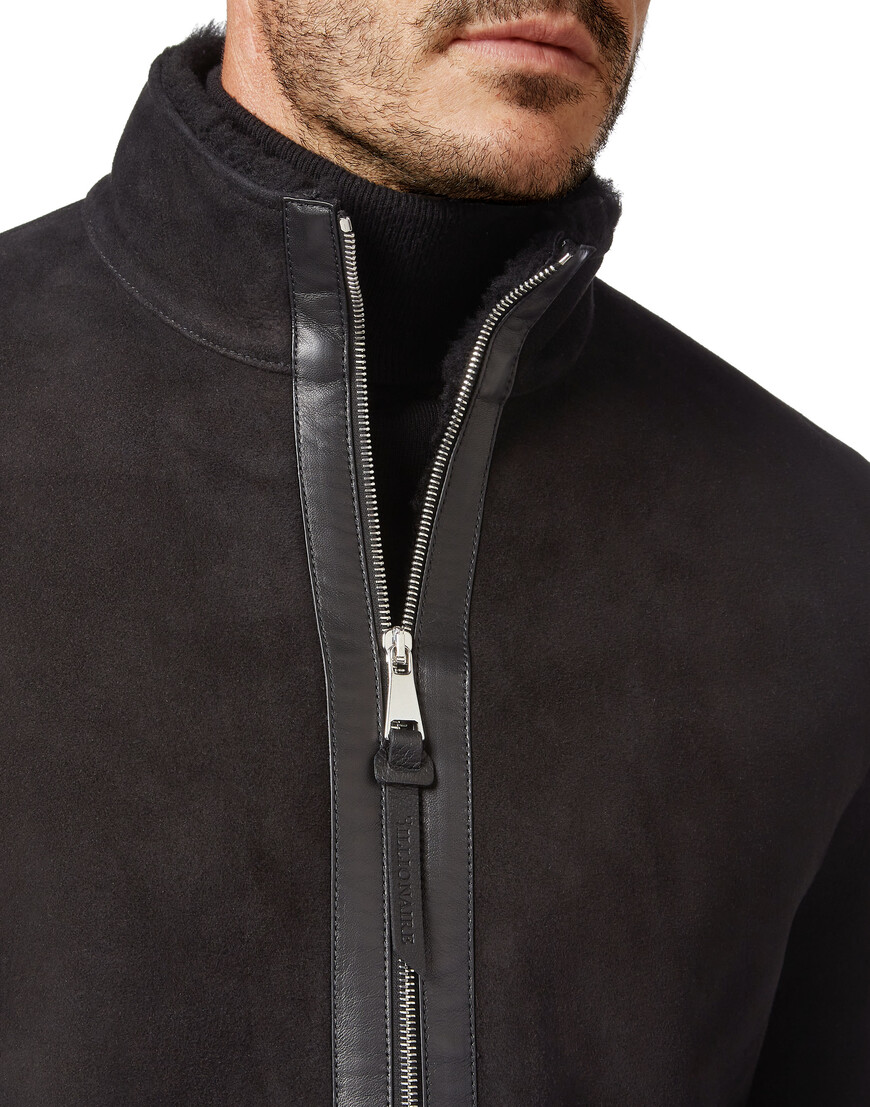 Товар серого цвета с внутренней стороны