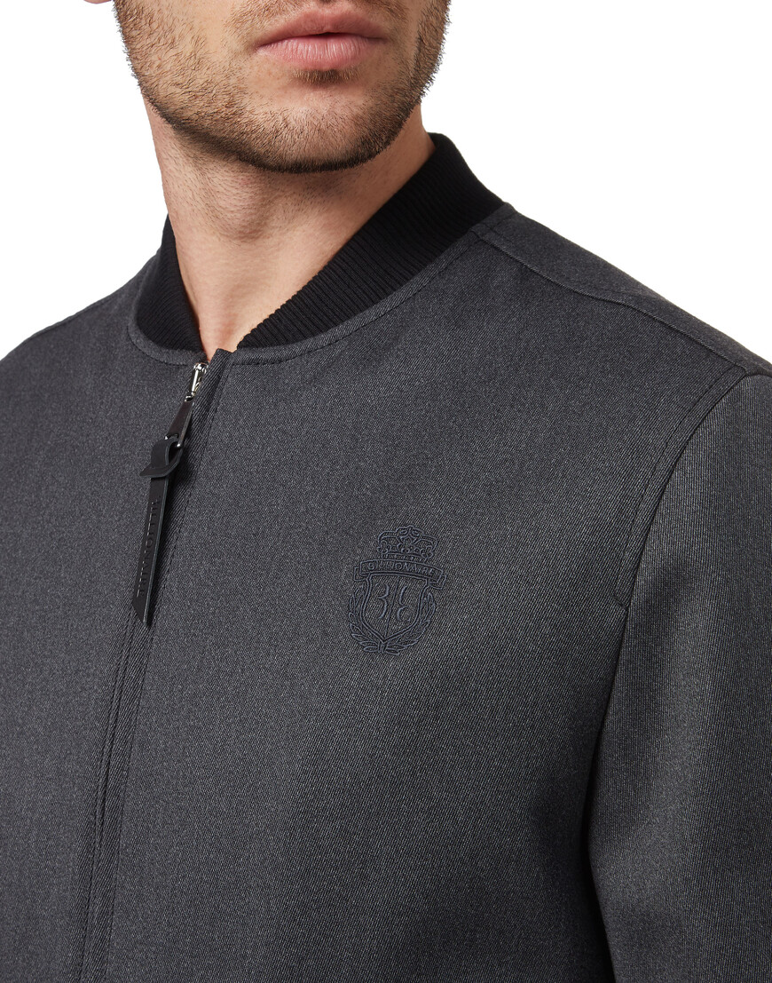 Товар серого цвета с внутренней стороны