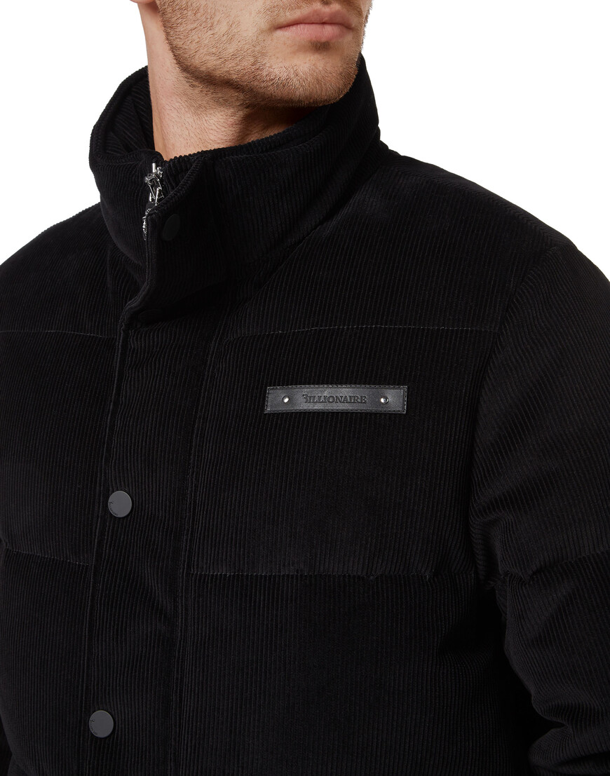 Товар черного цвета с внутренней стороны