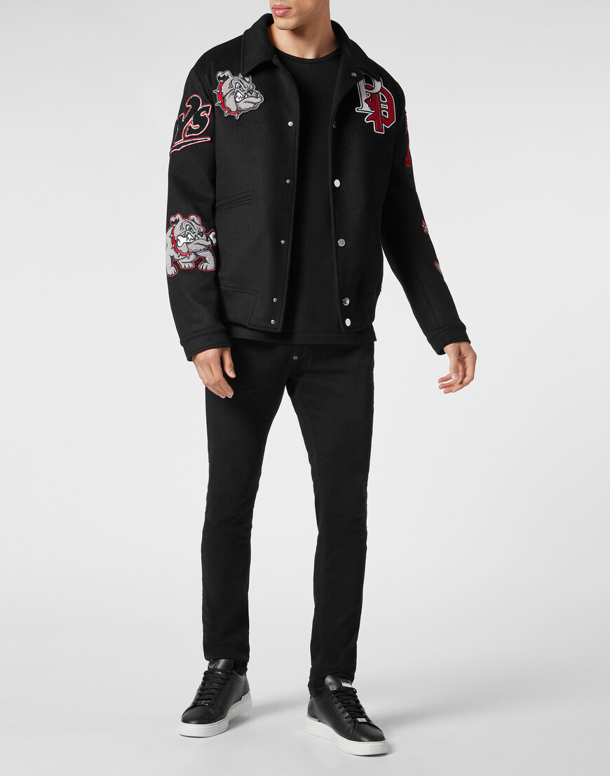 Товар черного цвета с внутренней стороны