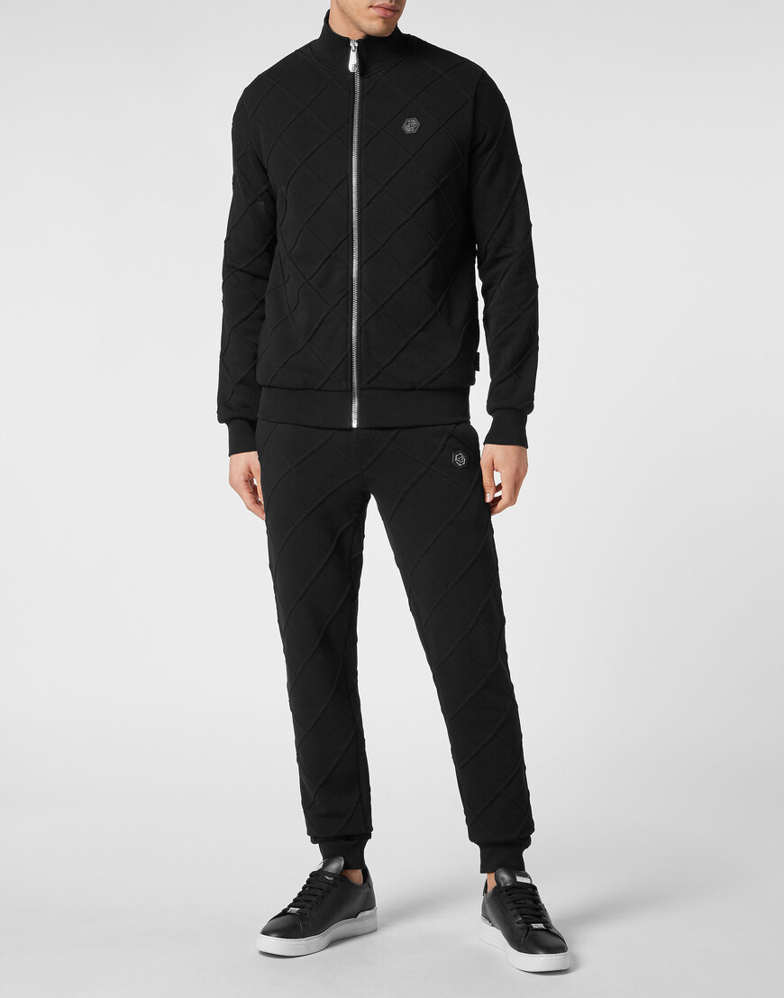 Товар черного цвета с внутренней стороны