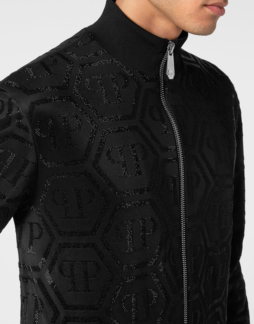 костюм спортивный  из проверенных материалов спереди