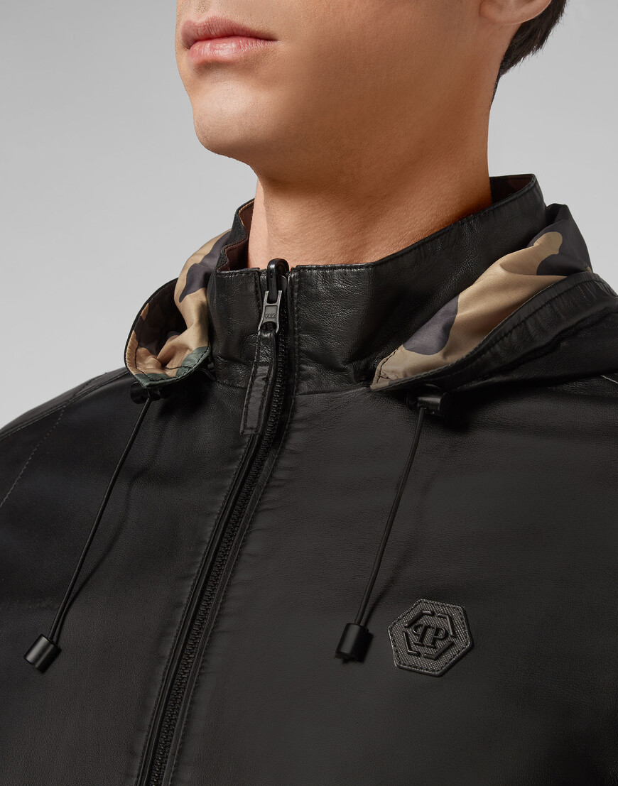 кожаная куртка  из проверенных материалов спереди