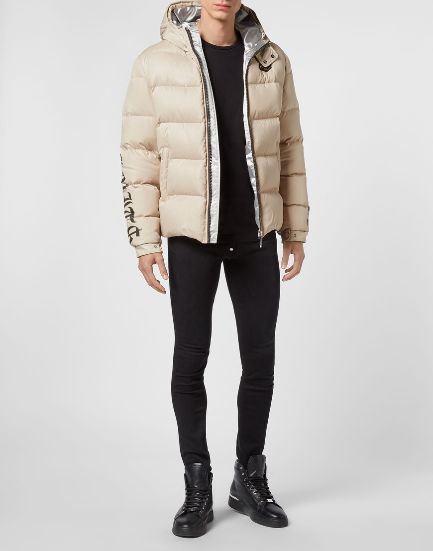 Товар бежевого цвета с внутренней стороны