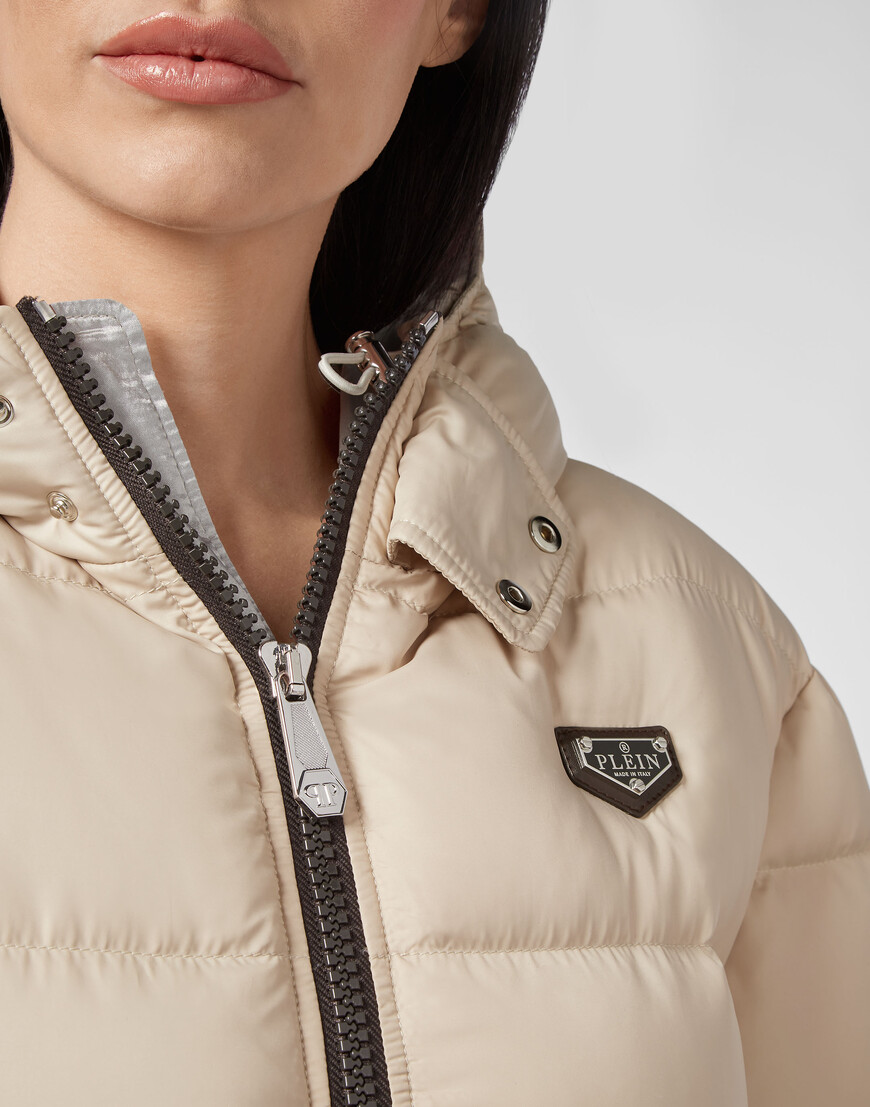 бомбер  универсального стиля с лицевой стороны