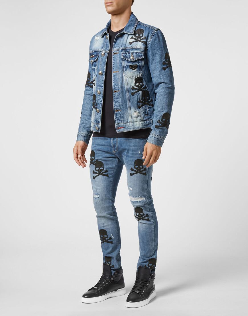 Товар синего цвета с внутренней стороны