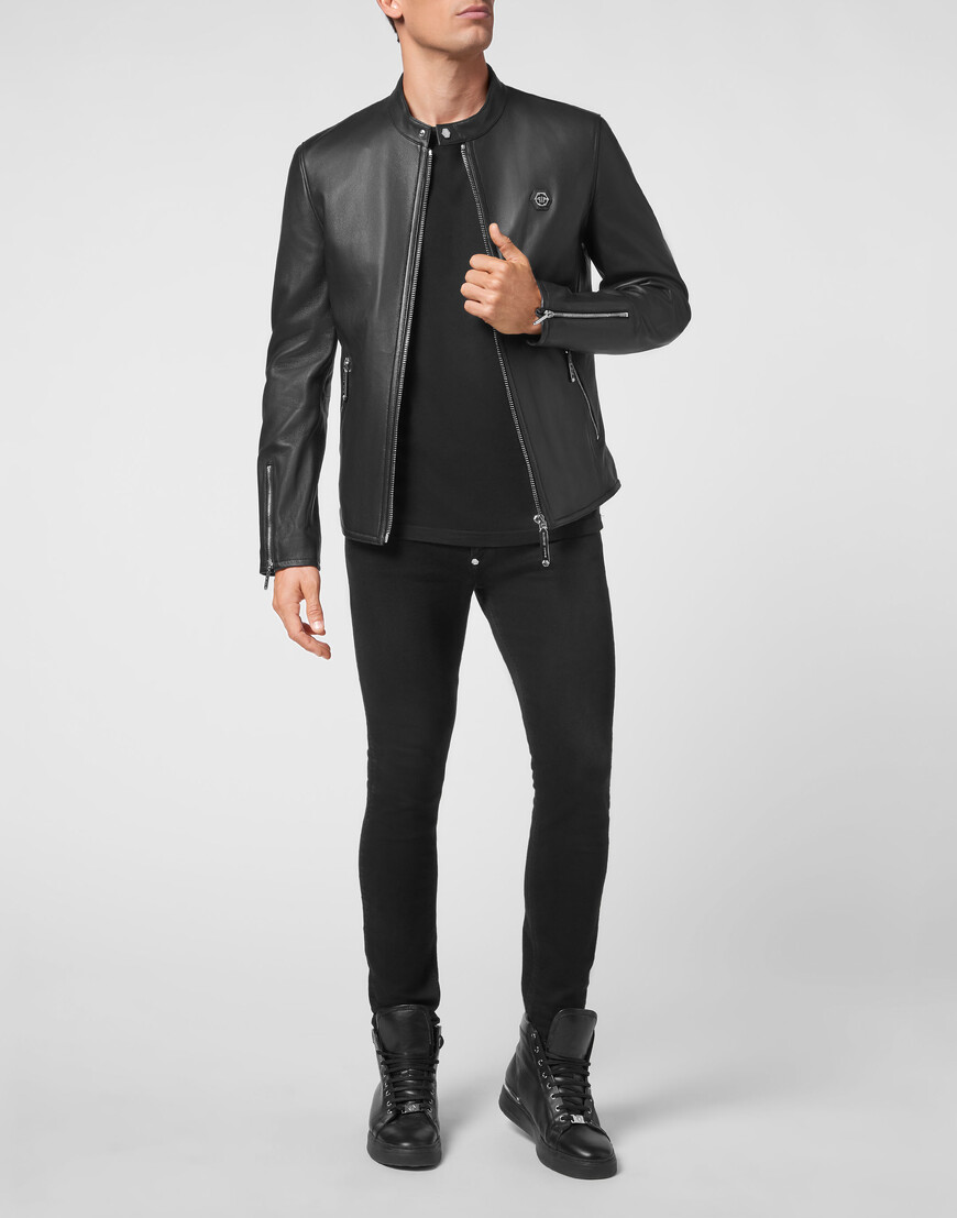 Товар черного цвета по низкой цене