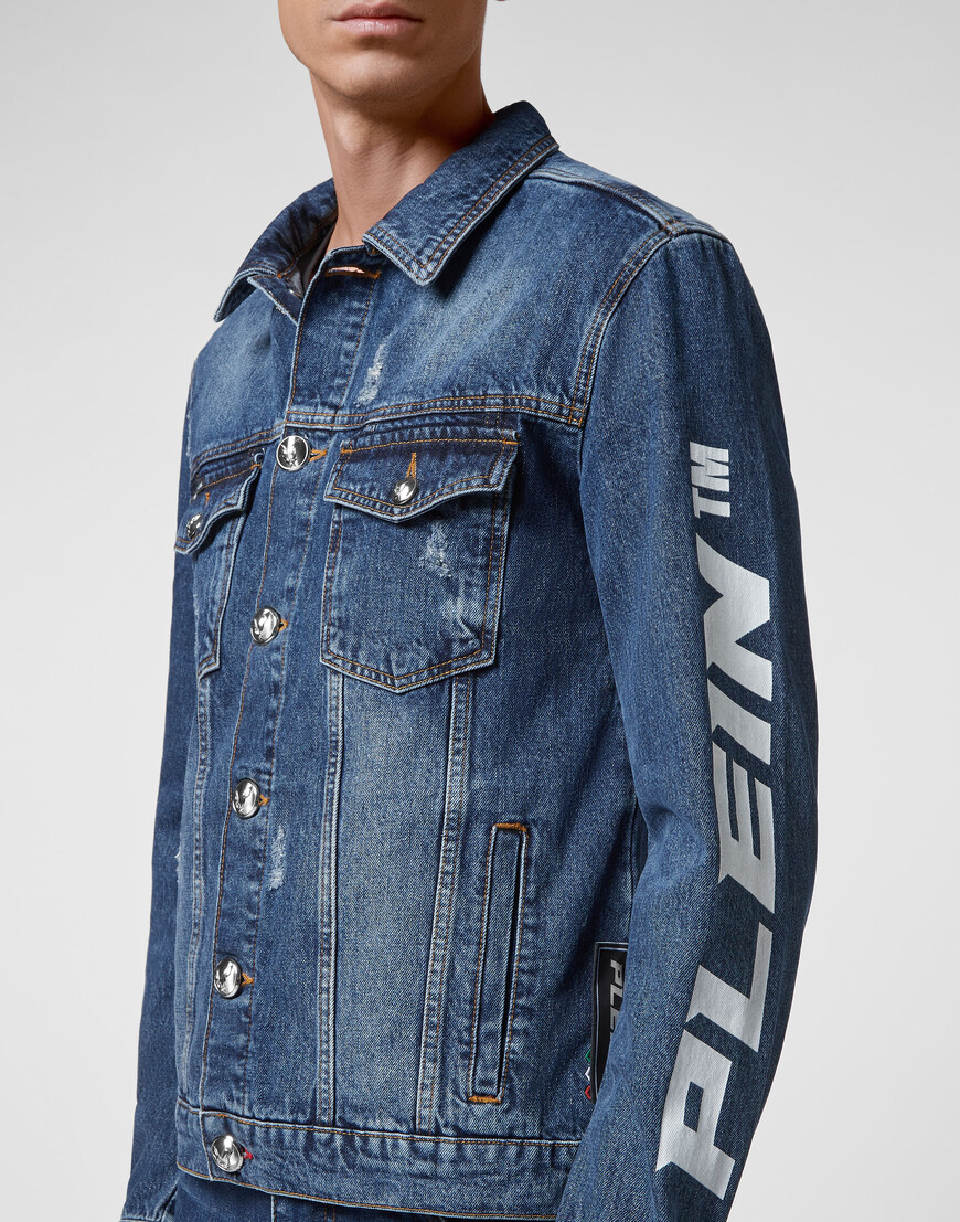 джинсовая куртка  из проверенных материалов спереди