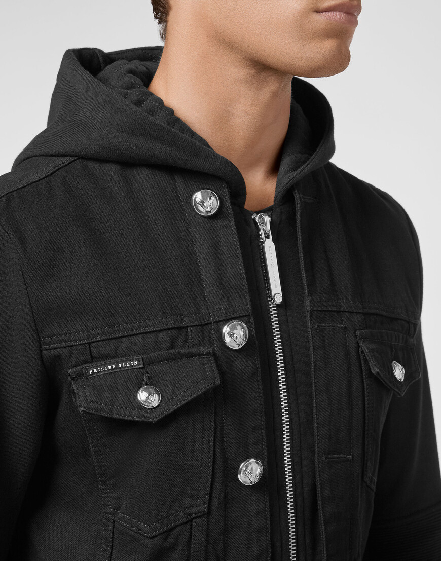 джинсовая куртка  из проверенных материалов спереди