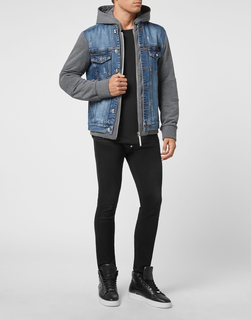 Товар синего цвета с внутренней стороны