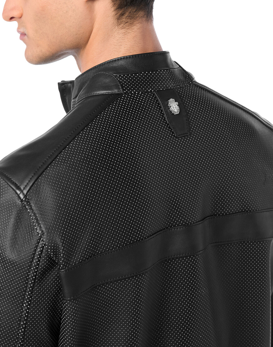 кожаная куртка  из проверенных материалов спереди