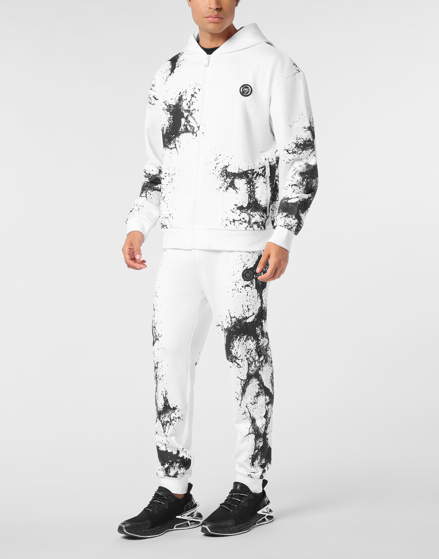 Товар белого цвета по низкой цене