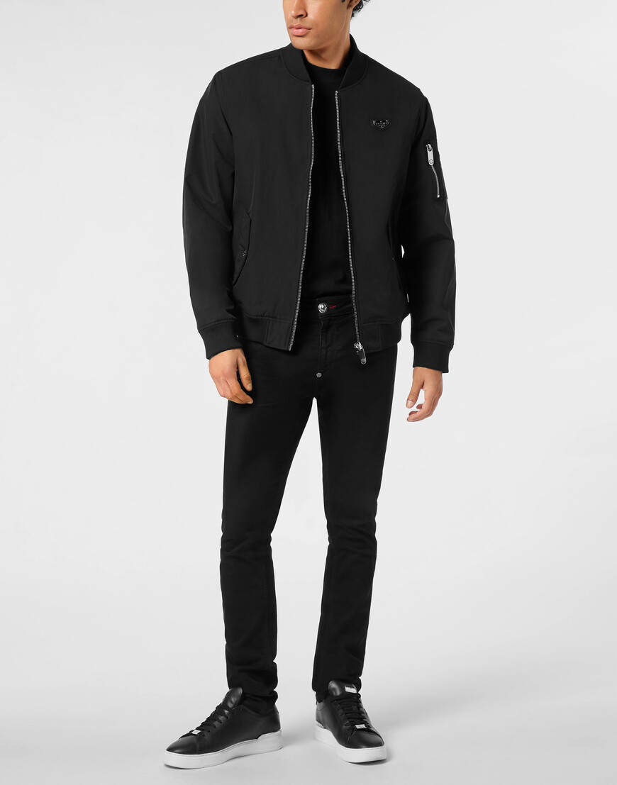 Товар черного цвета с внутренней стороны