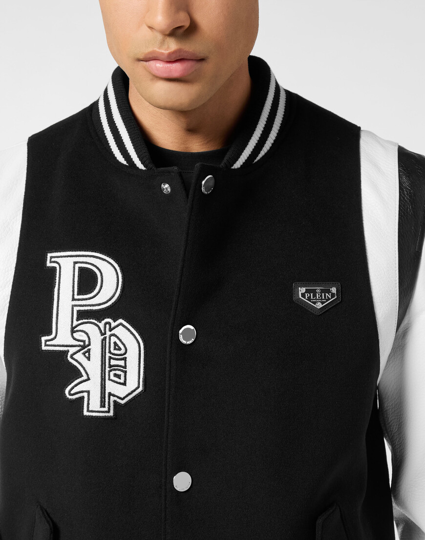 бомбер  универсального стиля с лицевой стороны