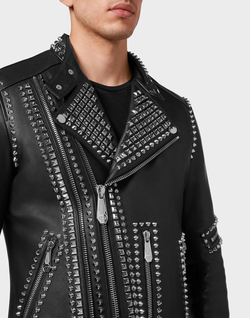 кожаная куртка  из проверенных материалов спереди