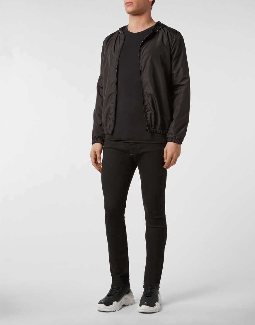 Товар черного цвета с внутренней стороны