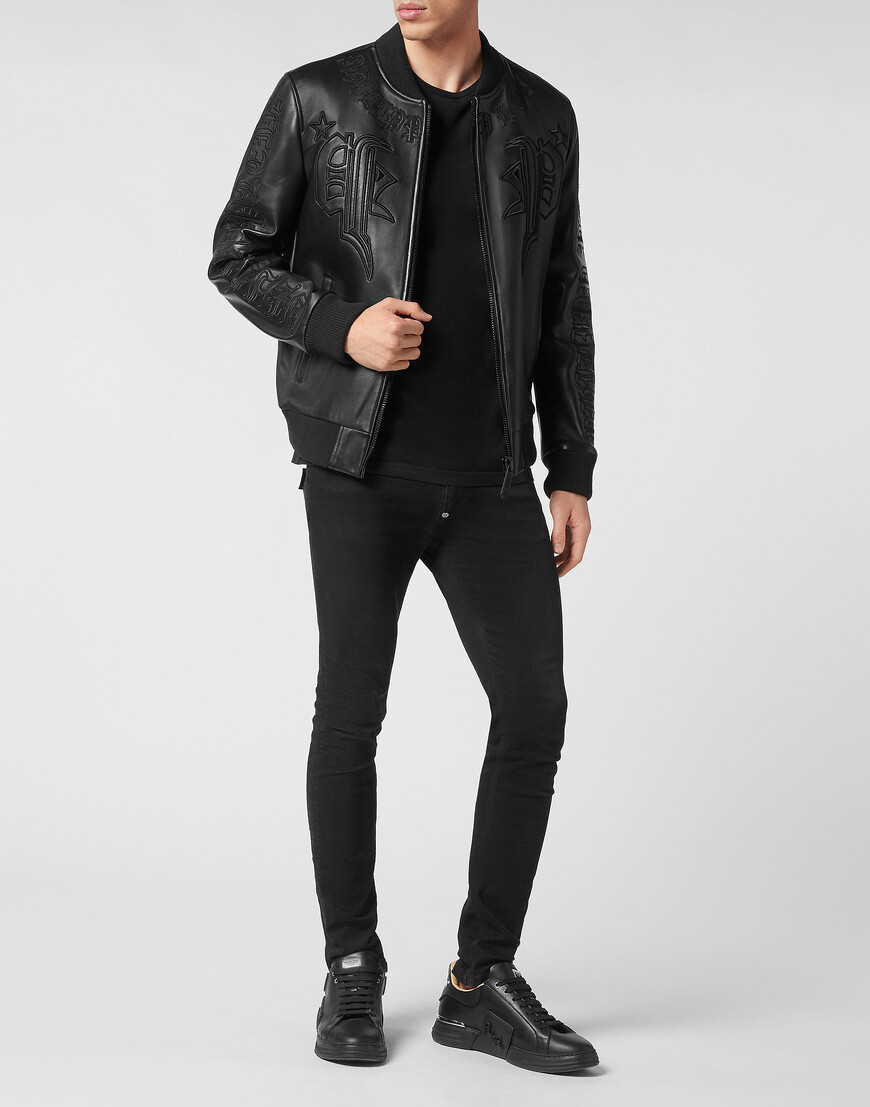 Товар черного цвета с внутренней стороны