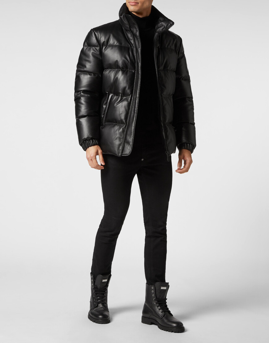 Товар черного цвета по низкой цене