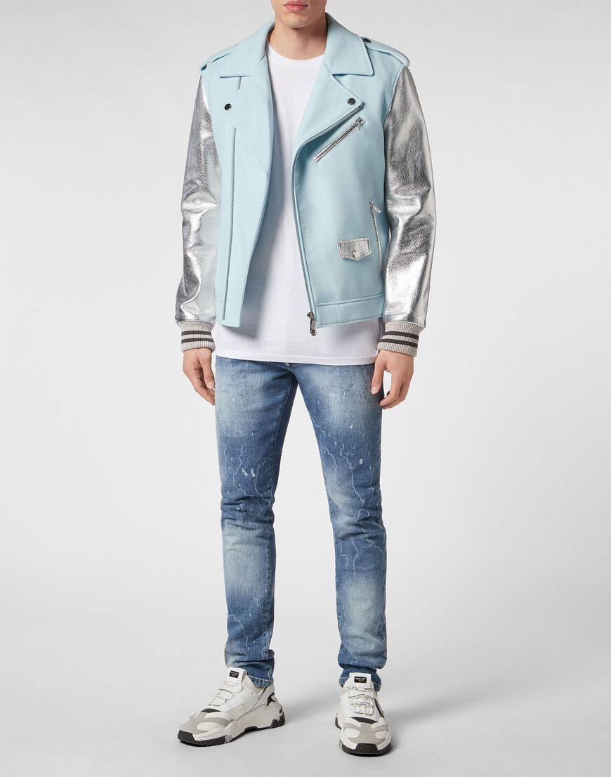 Товар голубого цвета с внутренней стороны