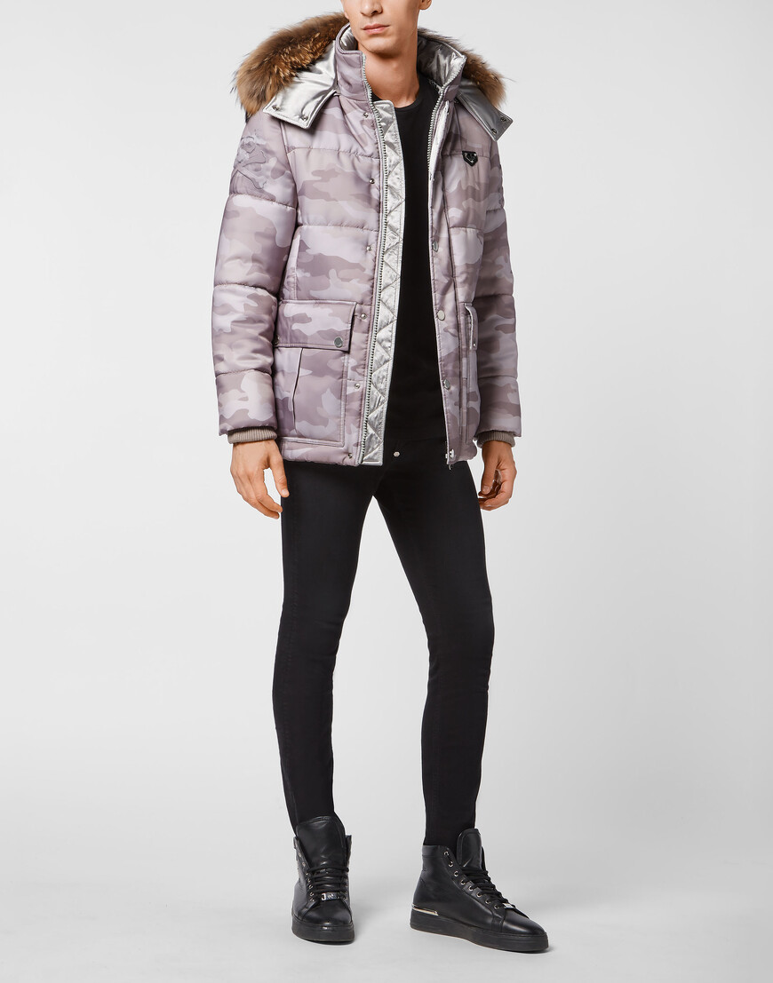 Товар бежевого цвета с внутренней стороны