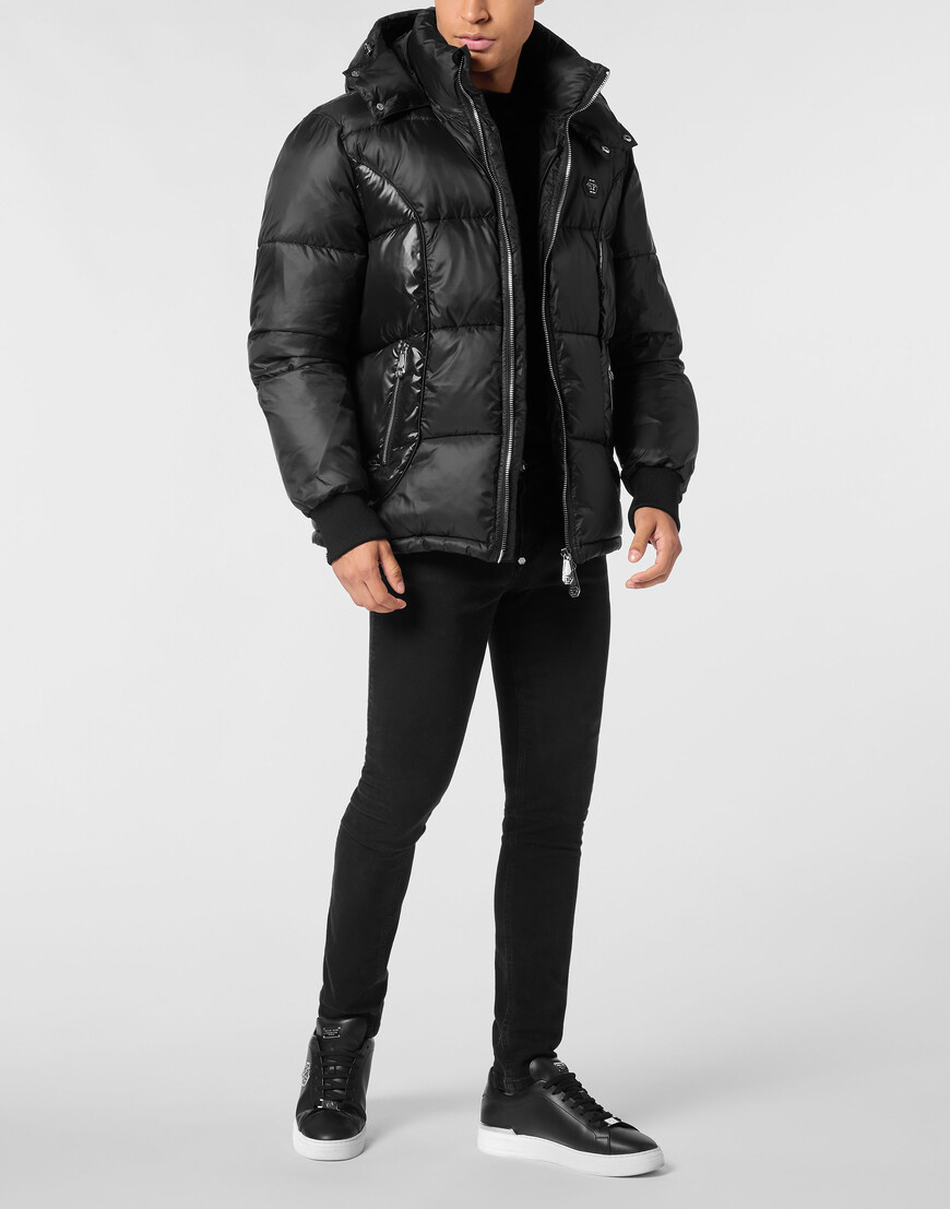 Товар черного цвета с внутренней стороны