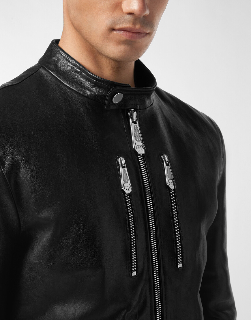 кожаная куртка  из проверенных материалов спереди