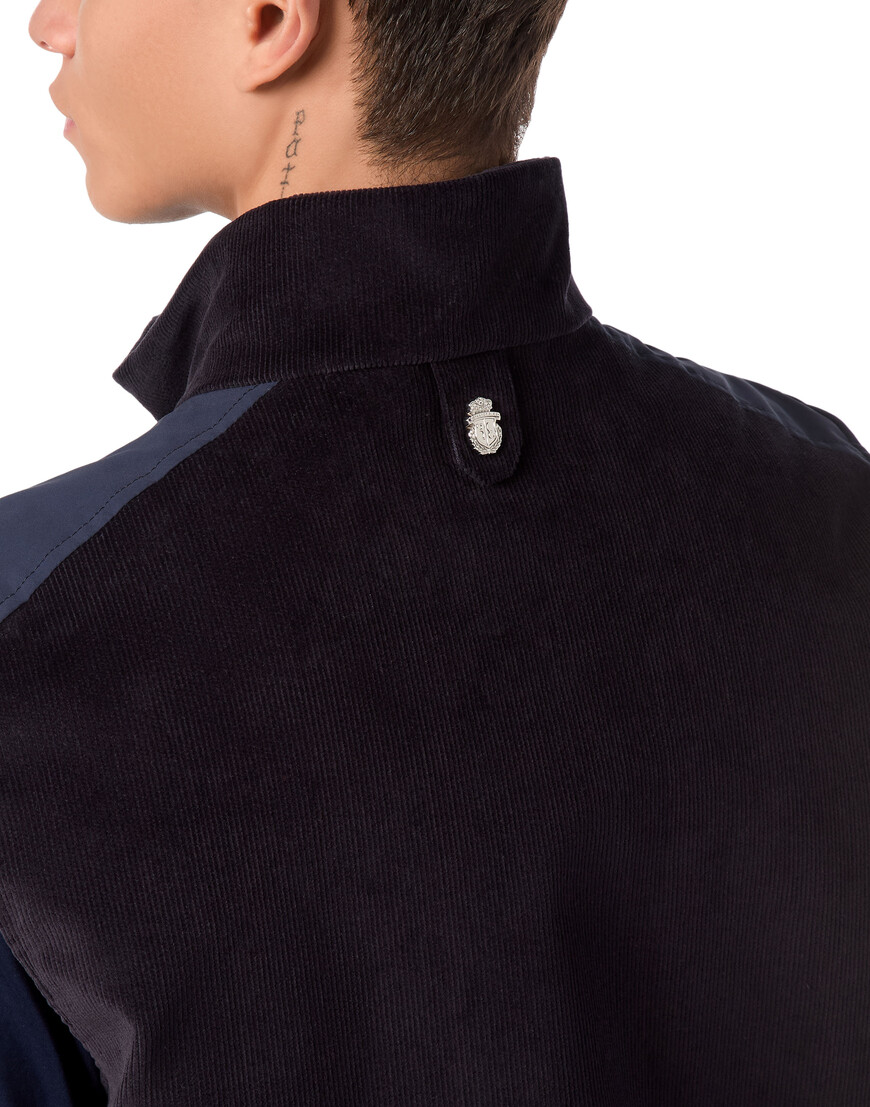 жилет  из проверенных материалов спереди