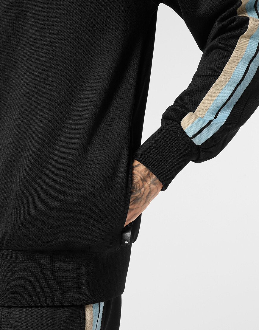 куртка  из проверенных материалов спереди