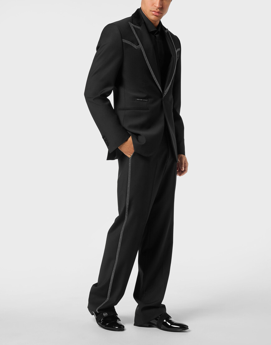 Товар черного цвета с внутренней стороны