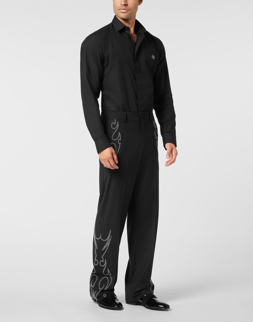 Товар черного цвета с внутренней стороны