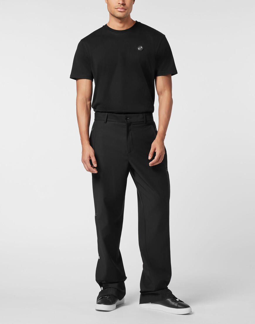 Товар черного цвета с внутренней стороны