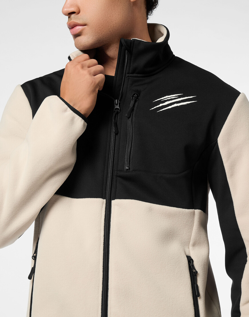 куртка  из проверенных материалов спереди