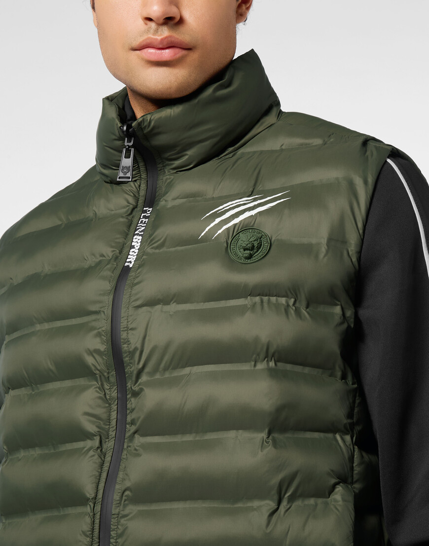 жилет  из проверенных материалов спереди