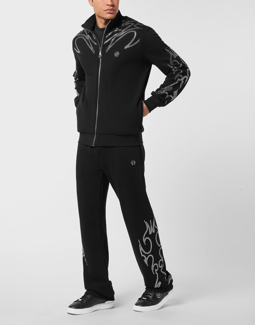 Товар черного цвета с внутренней стороны